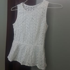 Sleeveless lacy cotton flower top